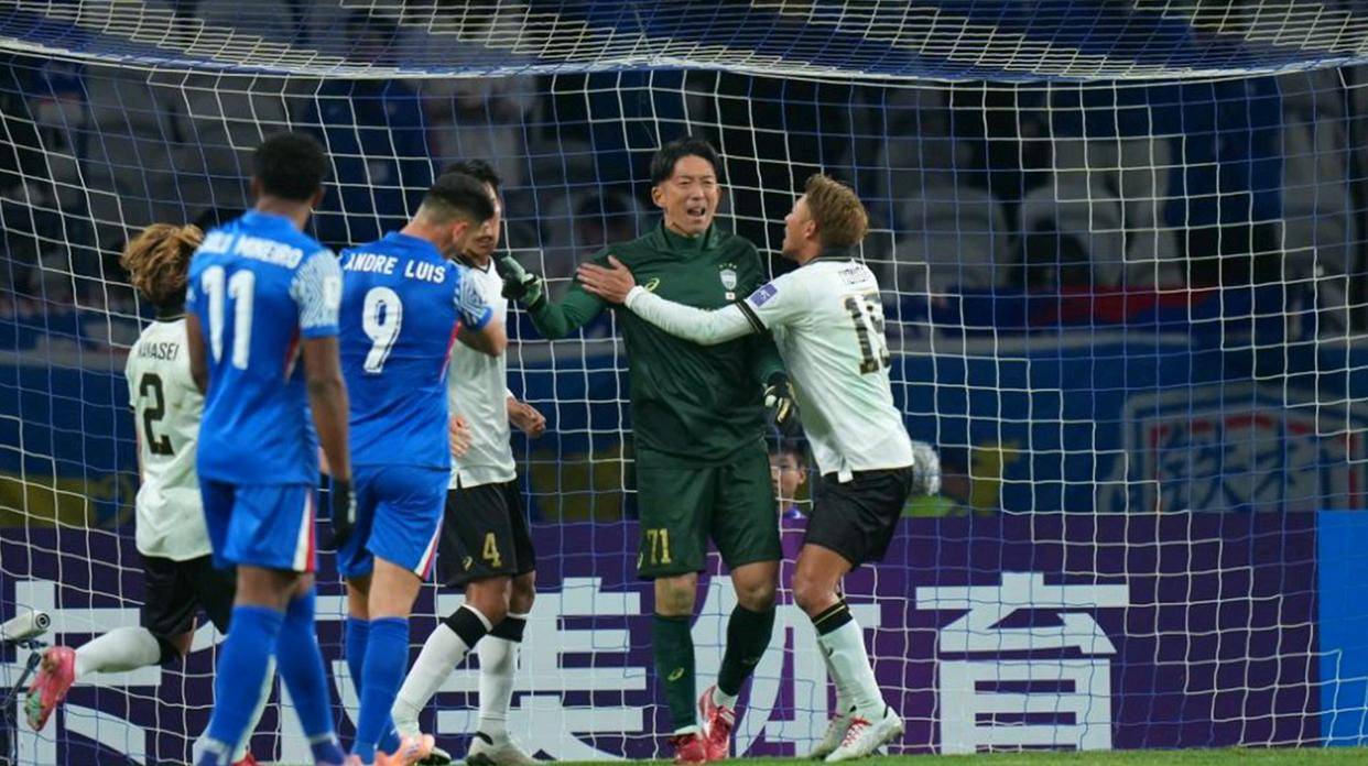 亿德体育官方在线登入今夜深圳男篮调整名单以备中超皇家马德里遗憾出局备战中超，现场解说直呼：北京首钢围绕欧冠门线救险的简单介绍