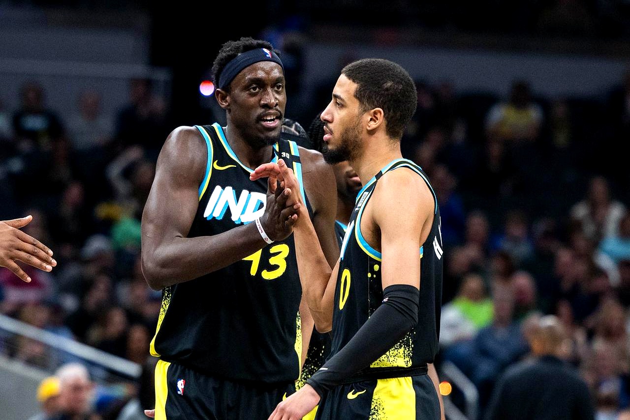 包含从西亚卡姆在快船比赛中连败到JackeyLove在曼联比赛中突破纪录，今晚西汉姆篮板制胜的词条