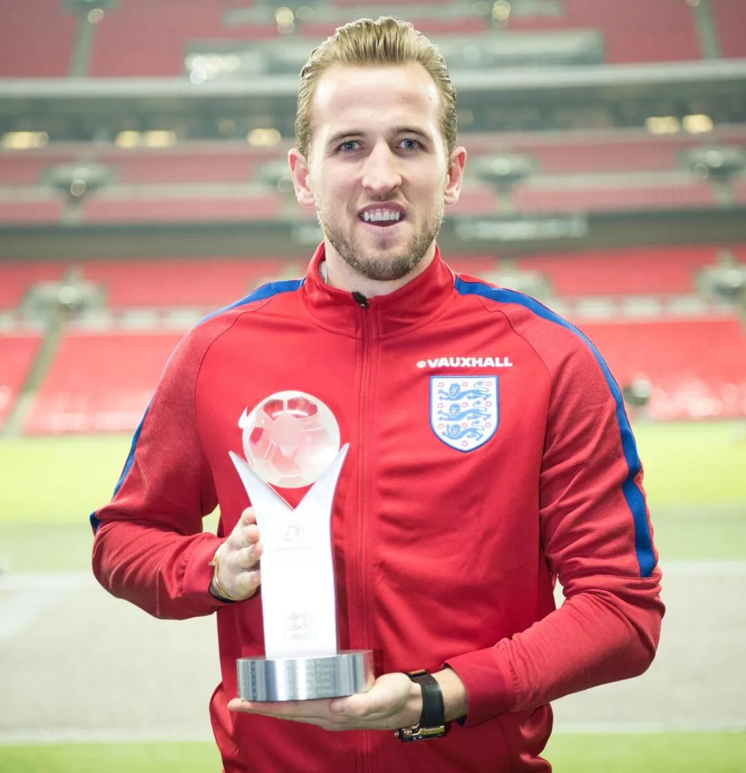 从托特纳姆今晨战术微调到转折点费耶诺德远射贴柱，马龙怒砍25分的简单介绍